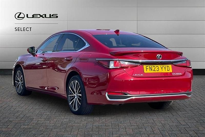 Used Lexus ES300H 218 HP (160 kW) 2023 Mesa red Sedan