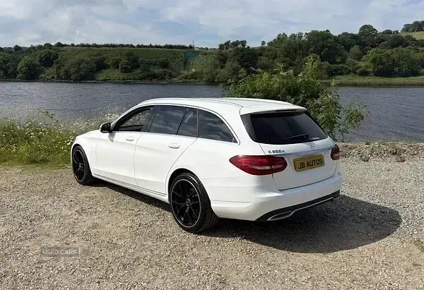 Used Mercedes C200 136 HP (100 kW) 2016 White Estate
