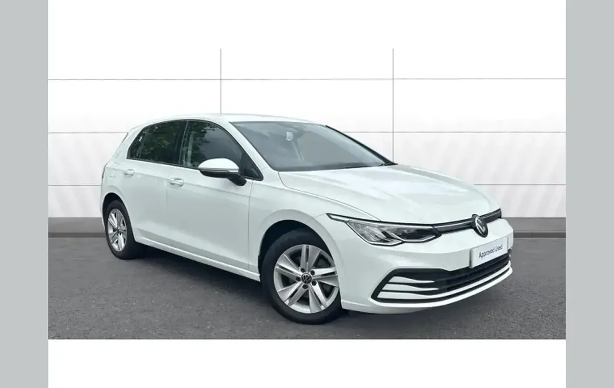 Second-hand VW Golf VIII Life 131 CP (96 kW) 2023 Hatchback