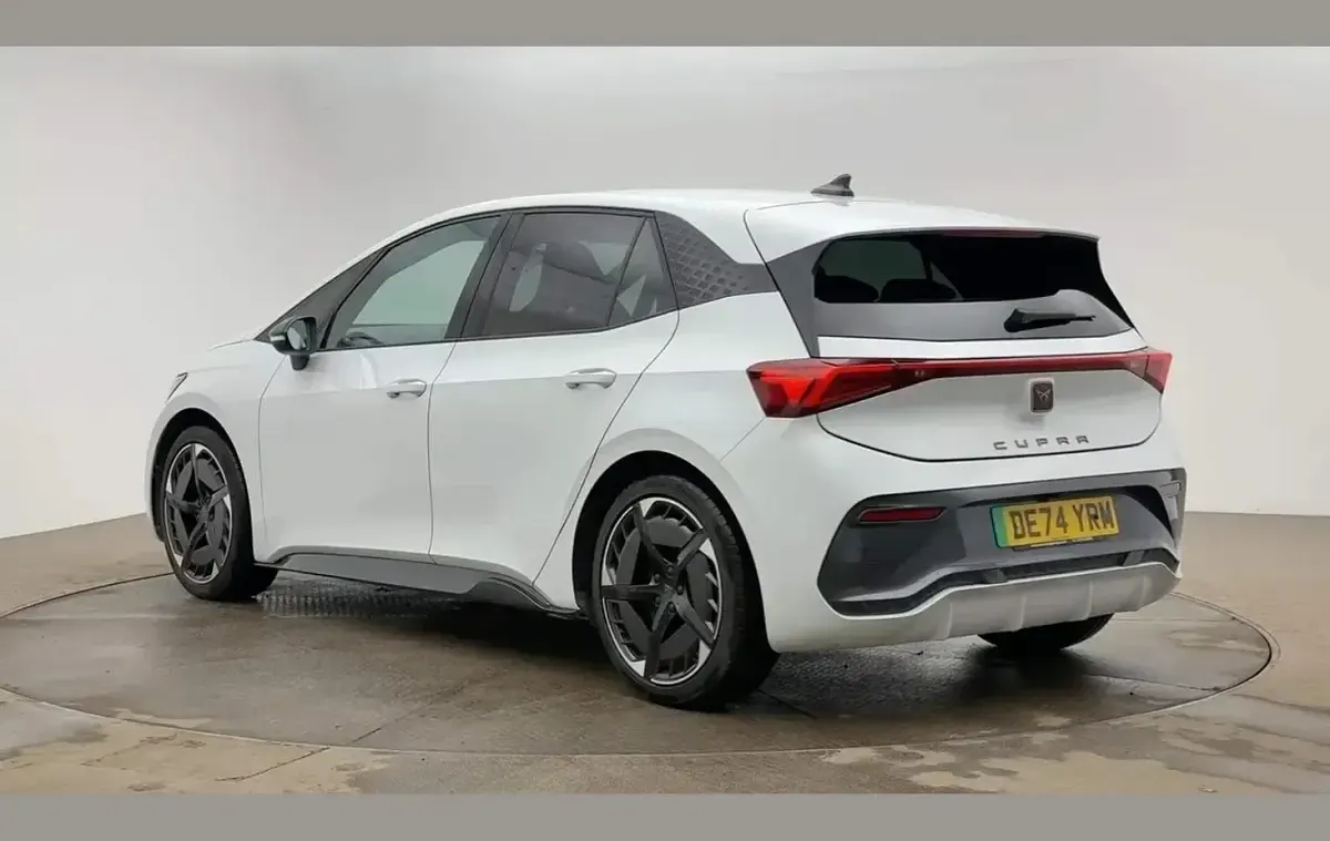 Used Cupra Born e-Boost 169 kW (230 HP) 2024 White Hatchback