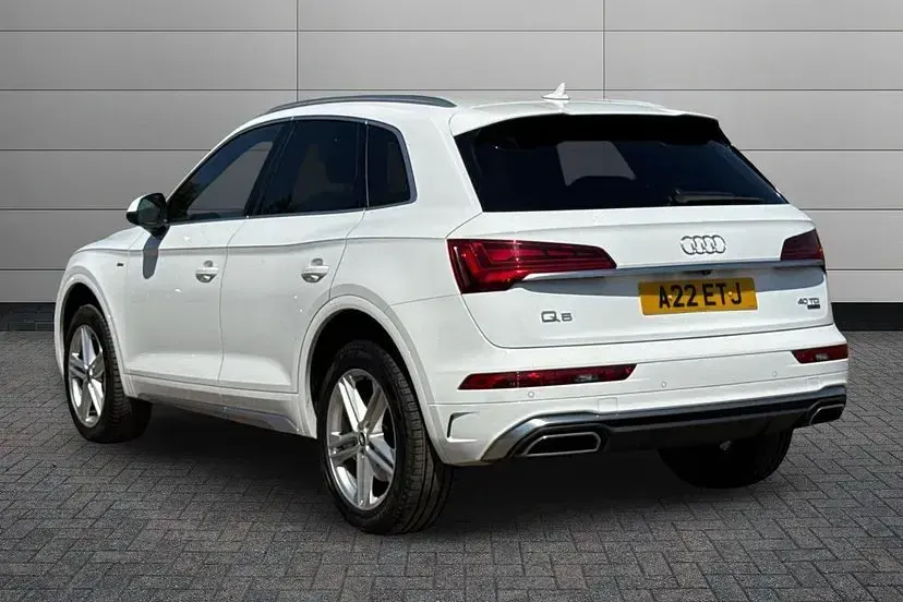 Used Audi Q5 S-Line 204 HP (150 kW) 2021 Ibis white SUV