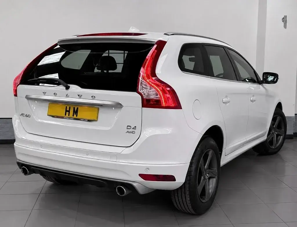 Used Volvo XC60 R-Design 190 HP (139 kW) 2015 White SUV
