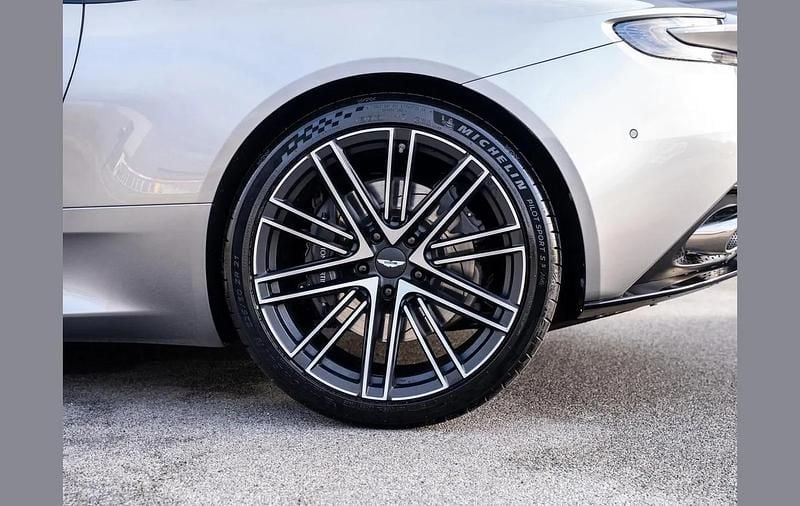 Used Aston Martin DB12 680 HP (500 kW) 2024 Silver Coupe