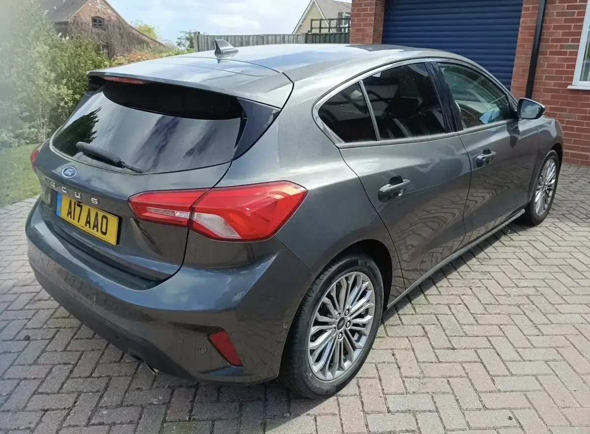 Usado Ford Focus Titanium X 150 CV (110 kW) 2018 Gris Utilitario