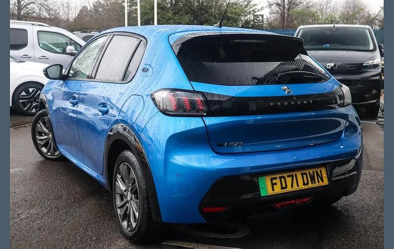Used Peugeot e-208 Allure Premium 100 kW (136 HP) 2022 Blue Hatchback