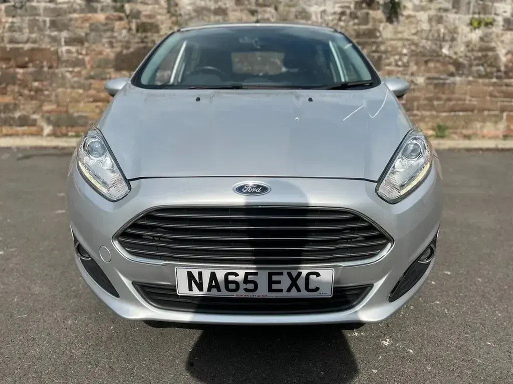 Used Ford Fiesta Zetec 82 HP (60 kW) 2015 Silver Hatchback