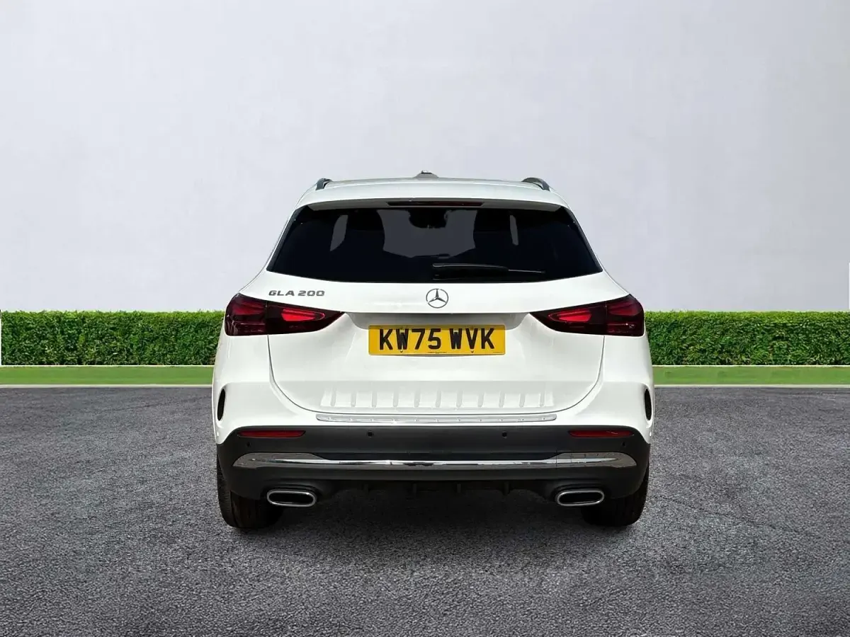 Used Mercedes GLA200 Executive 163 HP (119 kW) 2026 White SUV