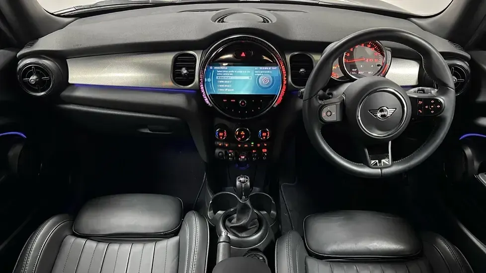 Używany Mini Cooper Exclusive 134 KM (98 kW) 2022 Czarny Hatchback
