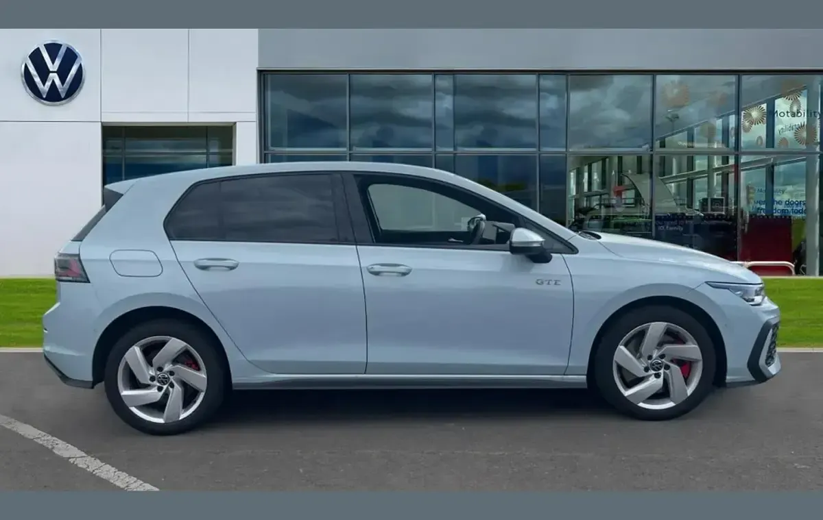 Used VW Golf VIII GTE 267 HP (196 kW) 2025 Blue Hatchback