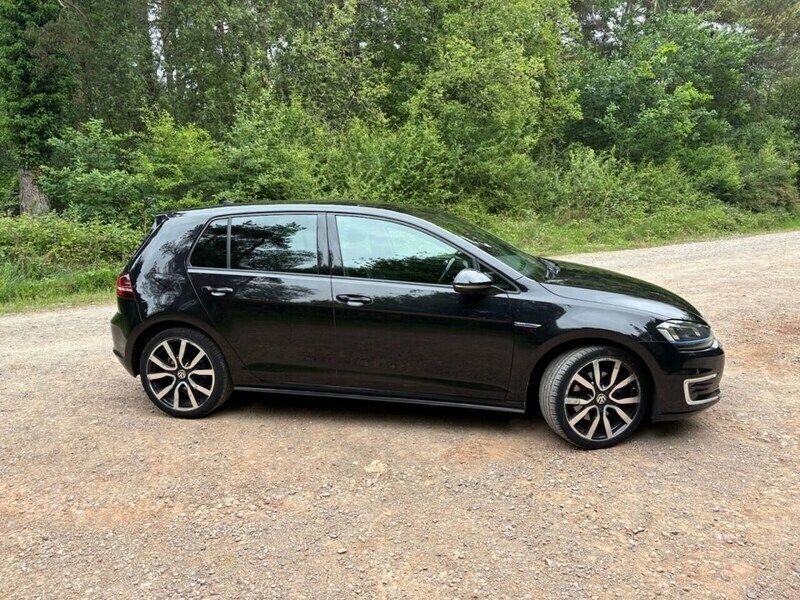 Black Used 2016 VW Golf VII GTE Hatchback | £11,699 (Fair price) - Image 1/4