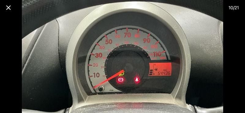 Used Peugeot 107 Active 68 HP (50 kW) 2013 White Hatchback