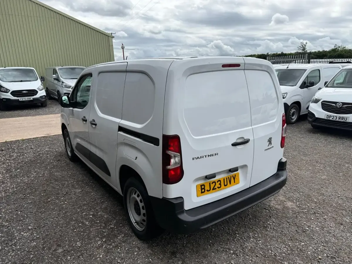Used Peugeot Partner Premium 131 HP (96 kW) 2023 White MPV