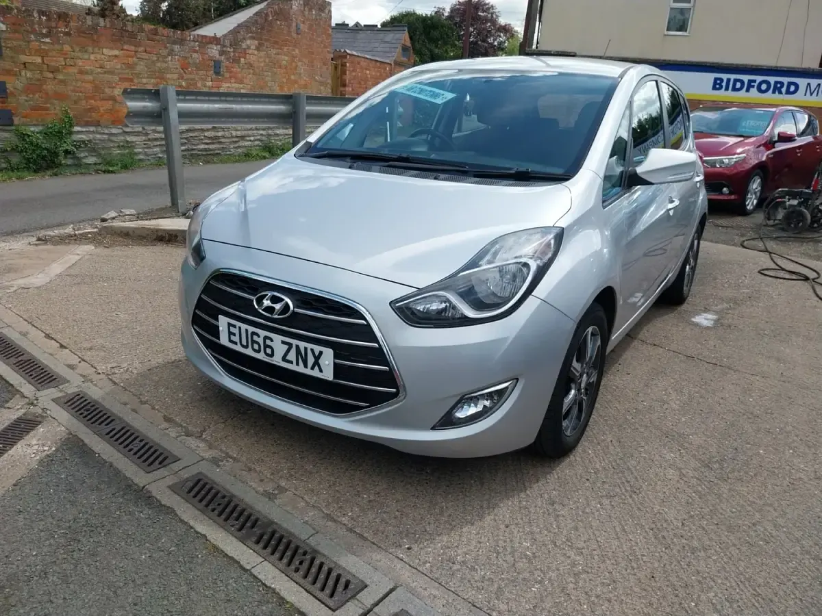 Usado Hyundai ix20 SE 2016 Plateado Utilitario