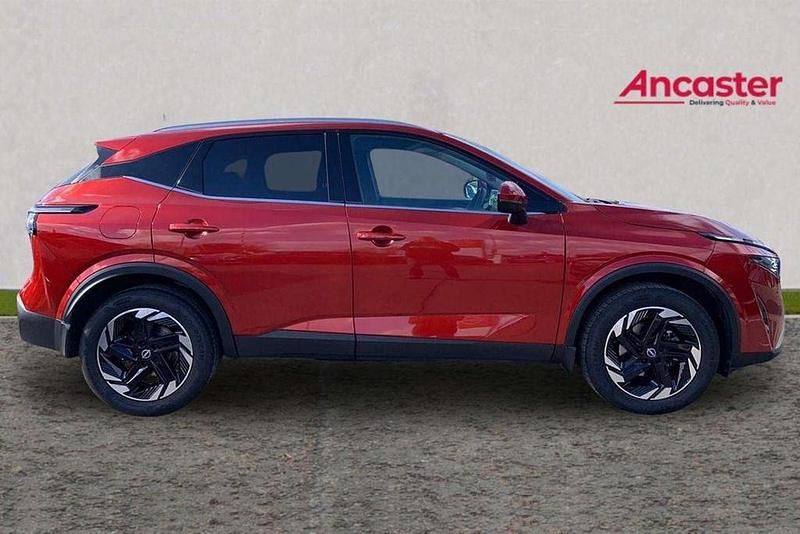 Used Nissan Qashqai N-Connecta 155 HP (114 kW) 2025 Red SUV