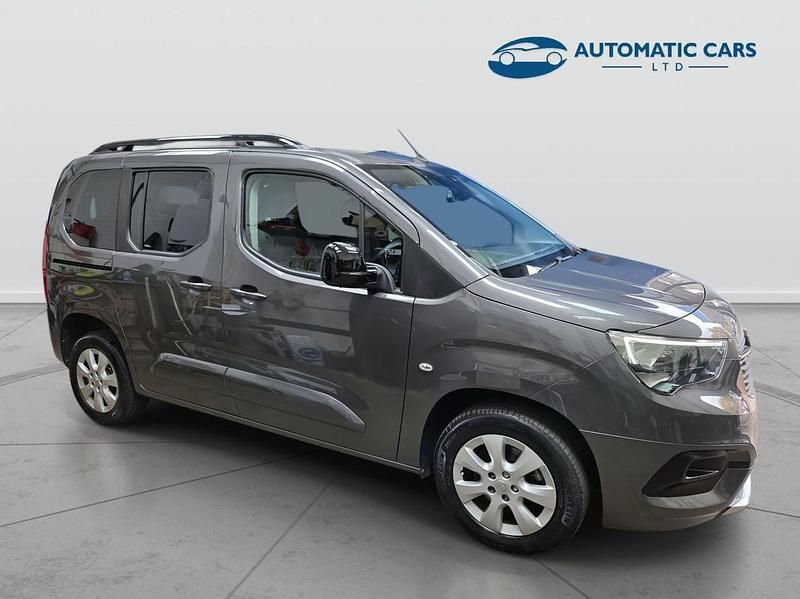 Begagnad Vauxhall Combo Elite 130 HK (95 kW) 2022 Grå Minibuss