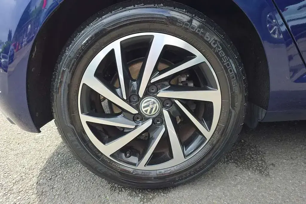 Used VW Golf VII Edition 130 HP (95 kW) 2019 Blue Hatchback