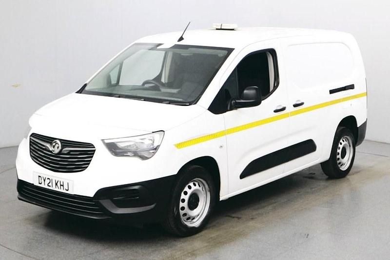 White Used 2021 Vauxhall Combo MPV | £6,990 (Super price) - Image 1/4
