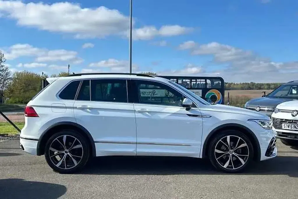 Usado VW Tiguan R-line 150 HP (110 kW) 2022 Branco SUV