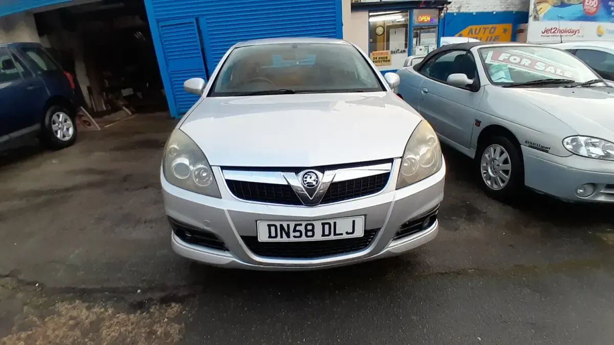 Used Vauxhall Vectra SRi 122 HP (89 kW) 2008 Silver Hatchback