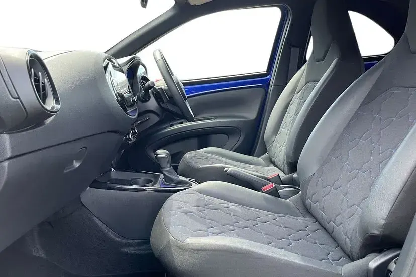 Used Toyota Aygo X 72 HP (52 kW) 2024 Juniper blue with black SUV