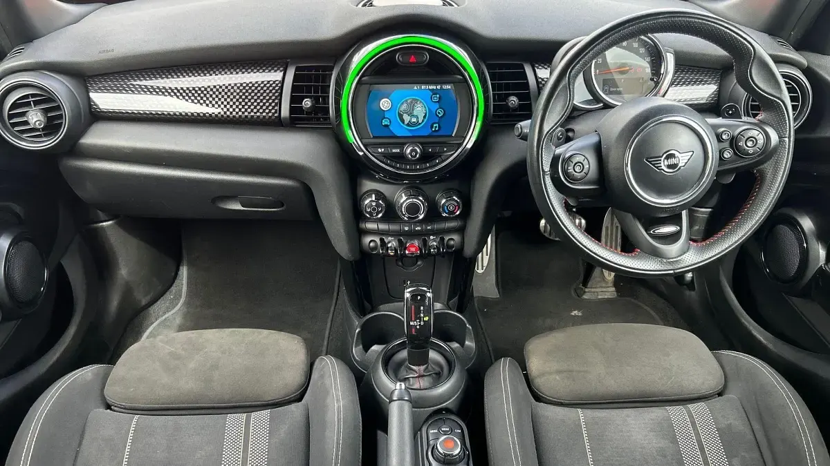 Usado Mini Cooper S Hatch 189 HP (139 kW) 2020 Verde Citadino