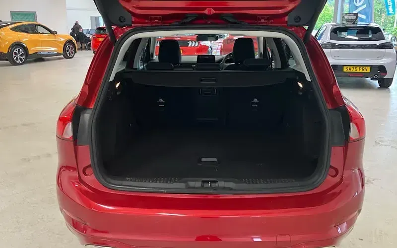 Used Ford Focus Vignale 155 HP (114 kW) 2020 Red Estate