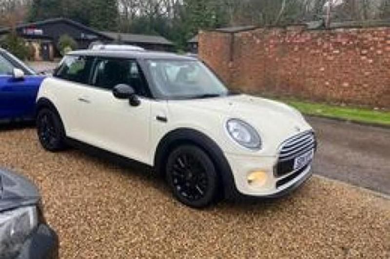 White Used 2014 Mini Cooper Hatch Hatchback | £6,970 (Good price) - Image 1/1