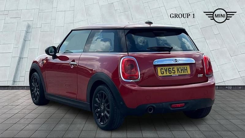 Begagnad Mini ONE Hatch 101 HK (74 kW) 2015 Röd Halvkombi