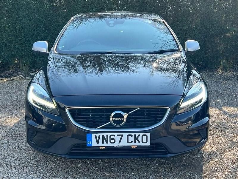 Used Volvo V40 R-Design Pro 122 HP (89 kW) 2018 Black Hatchback
