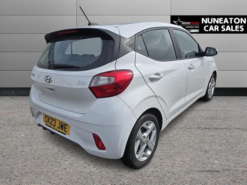 Used Hyundai i10 SE 67 HP (49 kW) 2023 White Hatchback