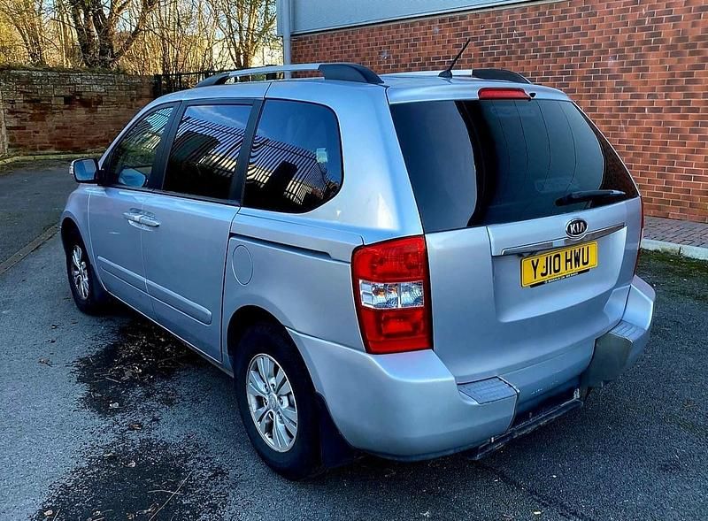 Used Kia Sedona 2010 Silver MPV