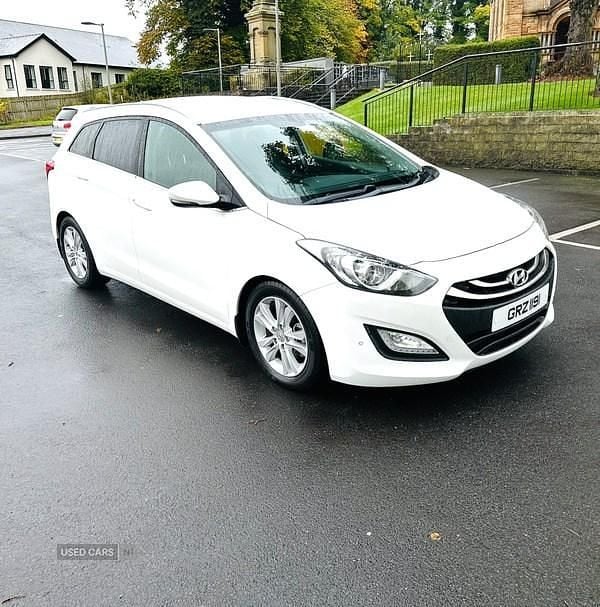Used Hyundai i30 Style 128 HP (94 kW) 2013 White Estate