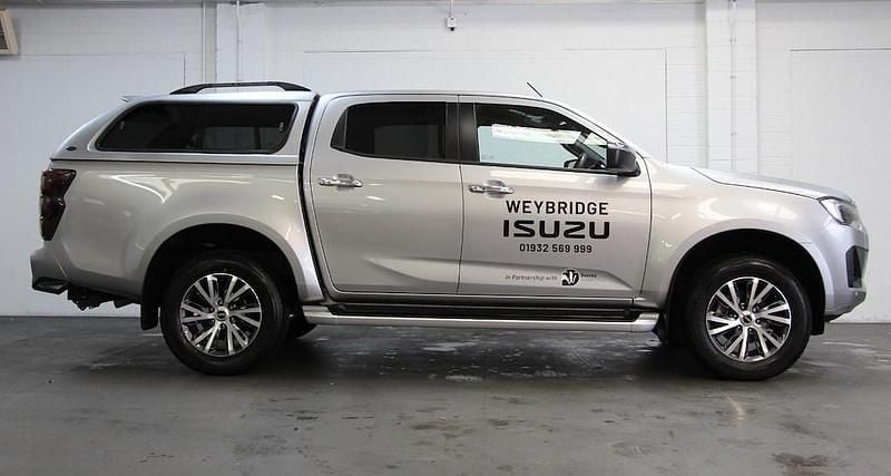 Used Isuzu D-Max 163 HP (119 kW) 2025 Silver Pickup