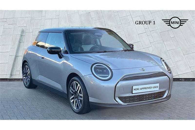 Silver New 2025 Mini Cooper Classic Hatchback | £27,050 (Super price) - Image 1/4