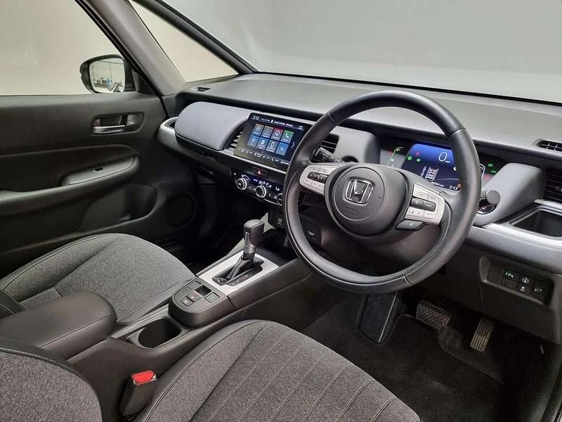 Used Honda Jazz Hybrid 109 HP (80 kW) 2023 White Hatchback