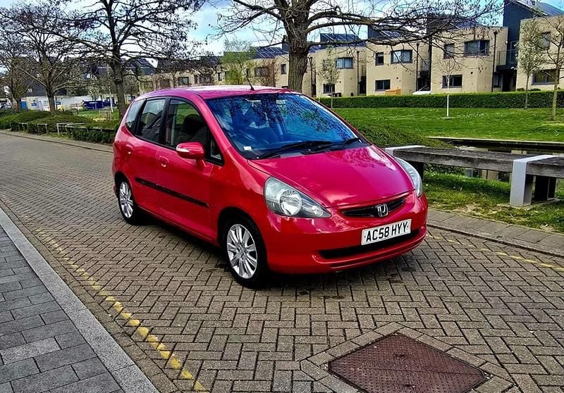 Used Honda Jazz SE 82 HP (60 kW) 2009 Red Hatchback
