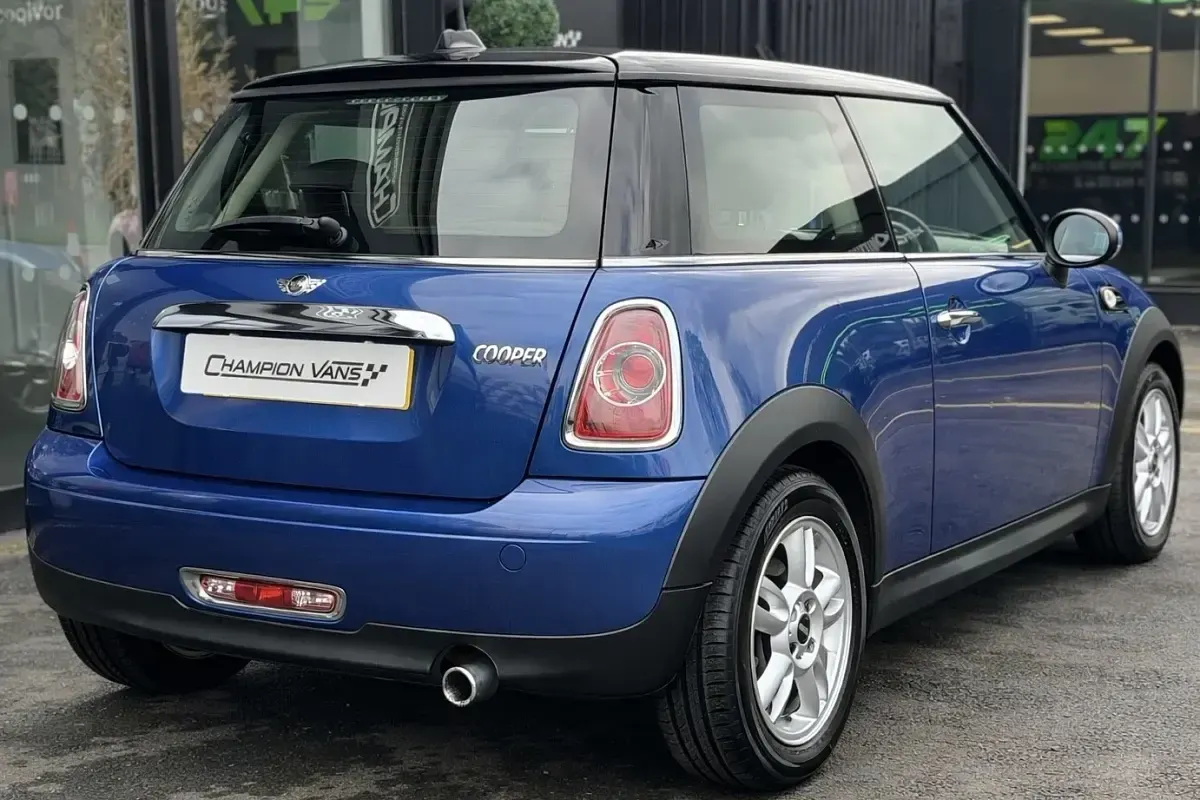Begagnad Mini Cooper Hatch 122 HK (89 kW) 2013 Blå Halvkombi