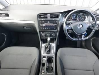 Used VW Golf VII SE 115 HP (84 kW) 2018 Yellow Hatchback