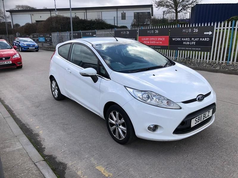 Used Ford Fiesta Zetec 82 HP (60 kW) 2011 White Hatchback