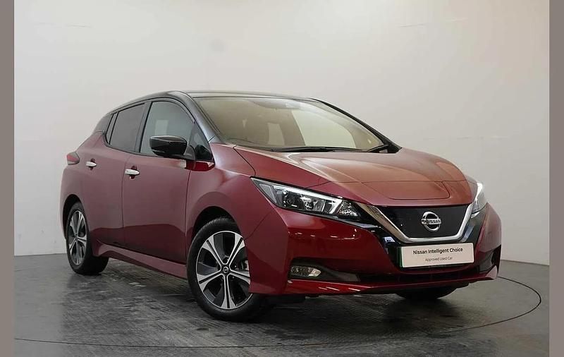 Used Nissan Leaf N-Connecta 108 kW (147 HP) 2022 Red Hatchback