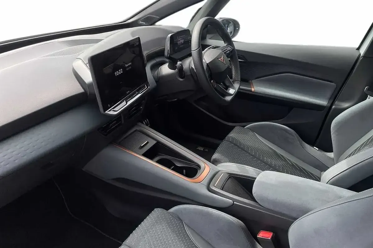 Used Cupra Born e-Boost 239 kW (326 HP) 2025 White Hatchback