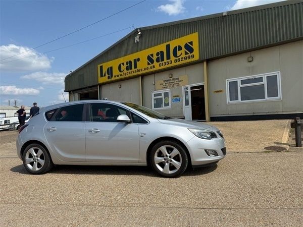 Silver Used 2011 Vauxhall Astra SRi Hatchback | £3,595 (A bit pricey) - Image 1/1