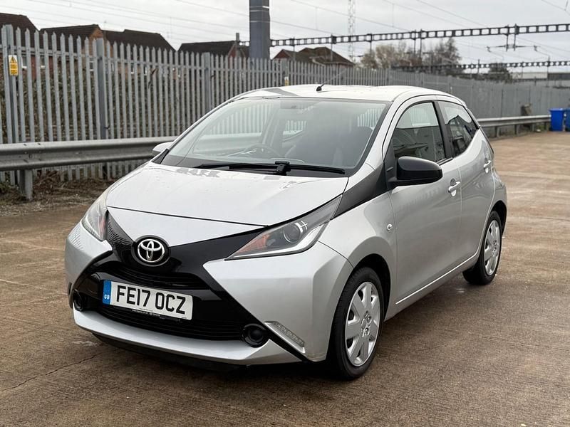 Used Toyota Aygo X-play 68 HP (50 kW) 2017 Silver Hatchback