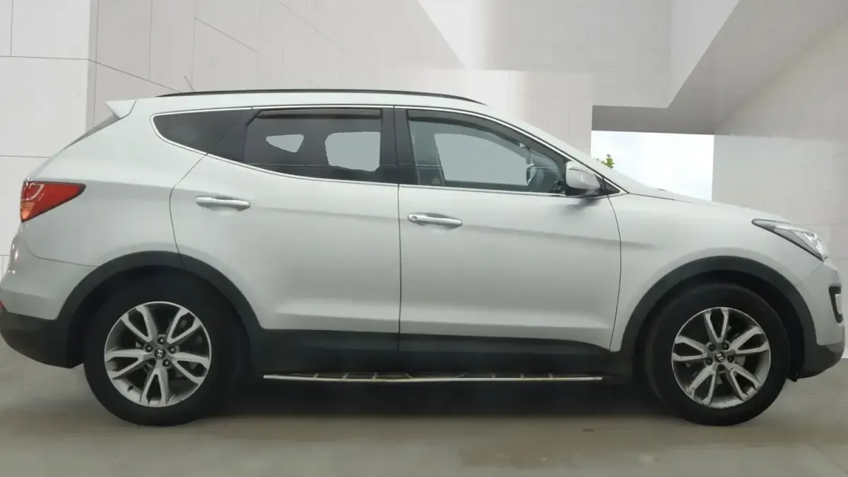 Used Hyundai Santa Fe Premium 197 HP (144 kW) 2013 Silver SUV