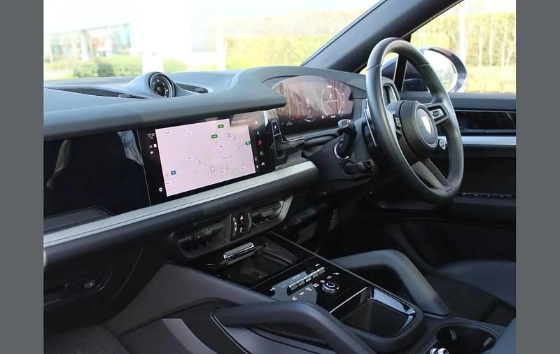 Used Porsche Cayenne 470 HP (345 kW) 2024 Blue SUV