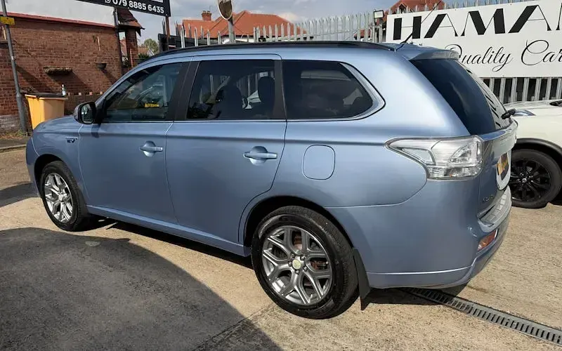 Used Mitsubishi Outlander P-HEV 121 HP (88 kW) 2015 Estate