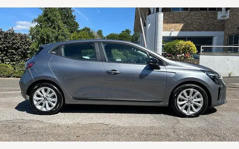 Used Renault Clio Evolution 143 HP (105 kW) 2025 Metallic  shadow grey  Hatchback