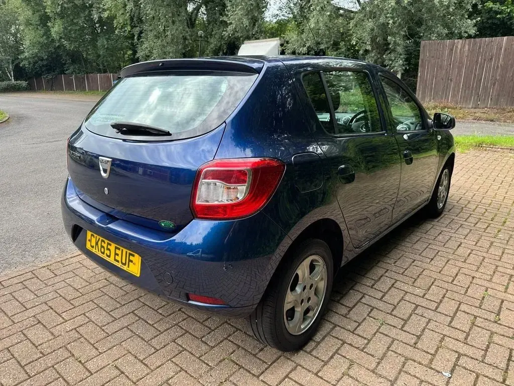 Used Dacia Sandero Lauréate 90 HP (66 kW) 2015 Blue Hatchback