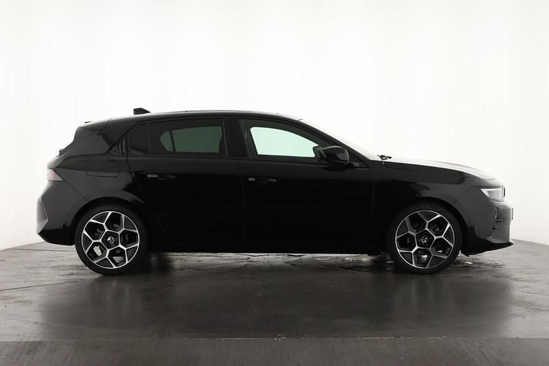 Used Vauxhall Astra Ultimate 128 HP (94 kW) 2025 Black Hatchback