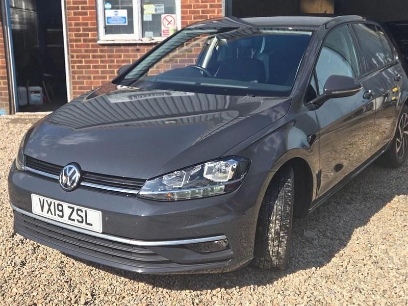 Begagnad VW Golf VII Match 2019 Grå Halvkombi
